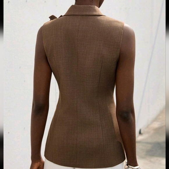 Elegant Fitted Mid-Length Sleeveless Open Front Blazer Jacket - Picture 3 of 4